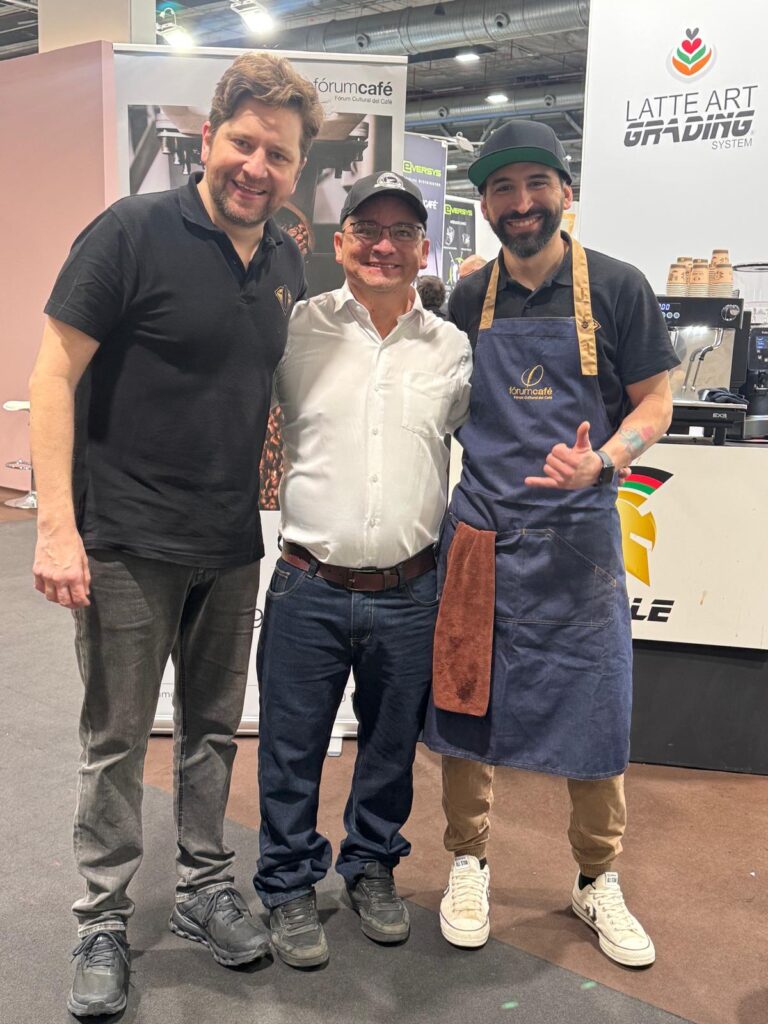 Wilton Benitez (medio) - Fundador Granja Paraíso